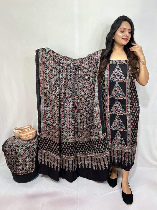 “Black Modaal Gajji Silk Suit Set with triangle motifs and Lagdi Patta style dupatta – Anita Jain Fashions”