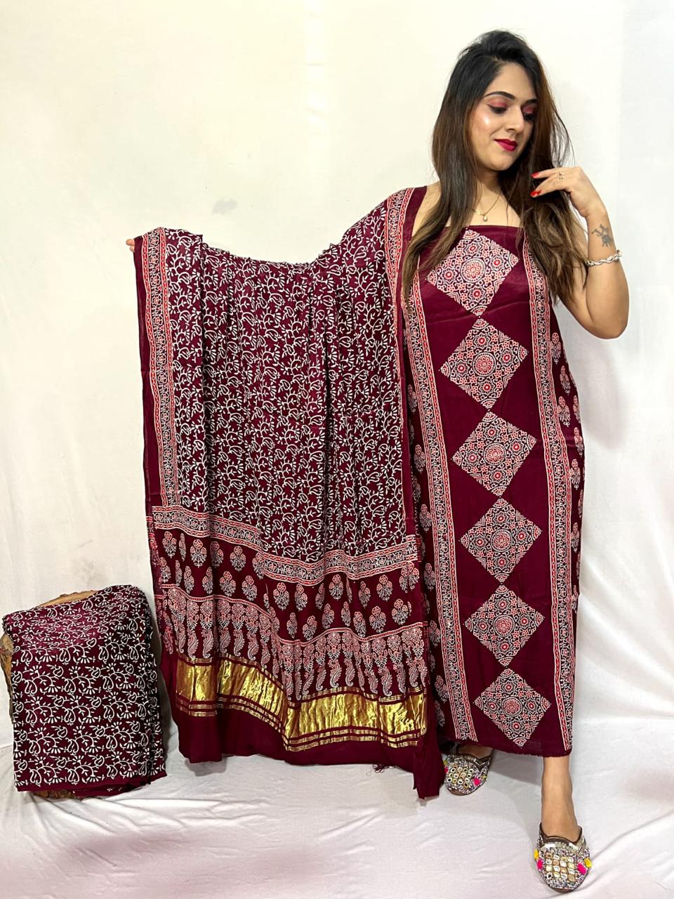 “Maroon Modaal Gajji Silk Bandhani Suit with golden Lagdi Patta dupatta – Anita Jain Fashions”