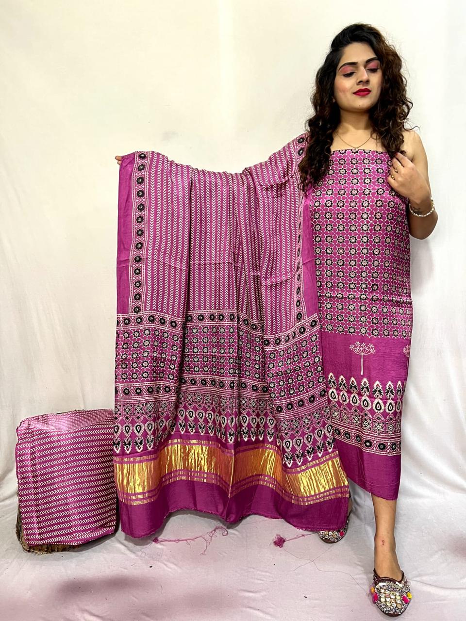 “Magenta Pink Modaal Gajji Bandhani Suit with Lagdi Patta Dupatta – Anita Jain Fashions”