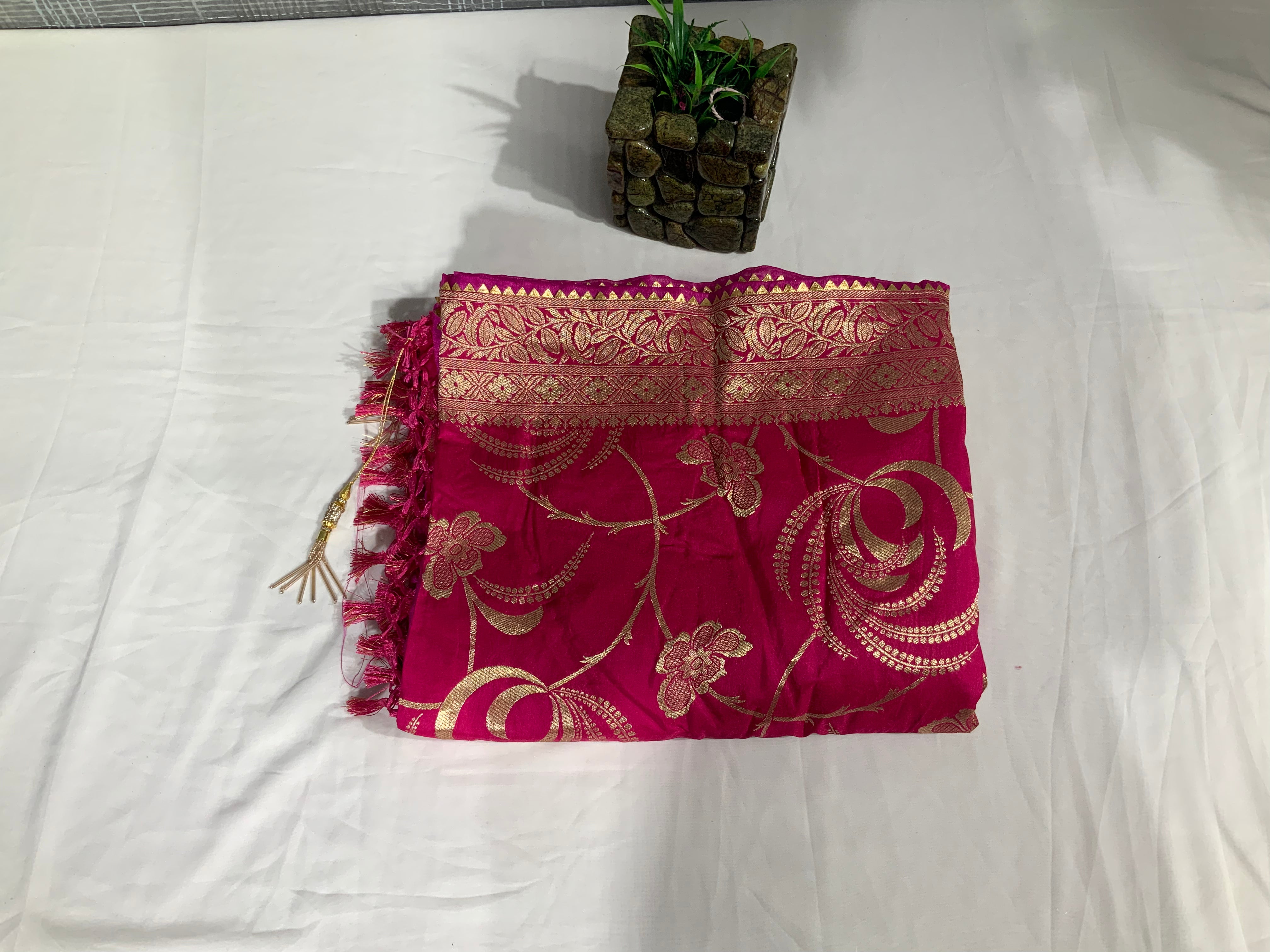 Pink Pure Viscose Dola Bail Print Saree with Rich Pallu and Resham V Wing - Ethically Made - Anita Jain Fashions