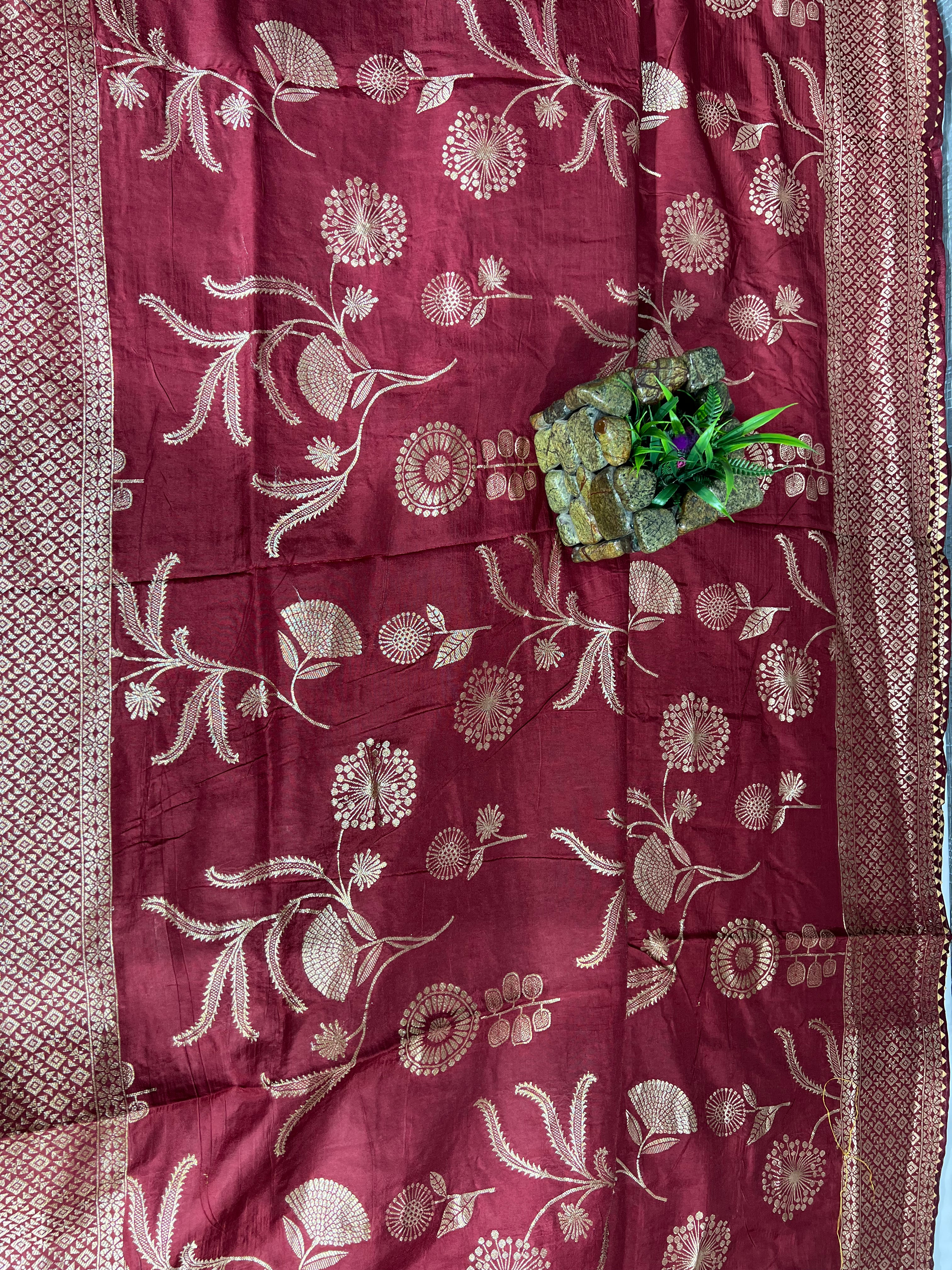 Mehroon Pure Viscose Dola Floral Print Saree with Rich Pallu and Resham V Wing - Anita Jain Fashions