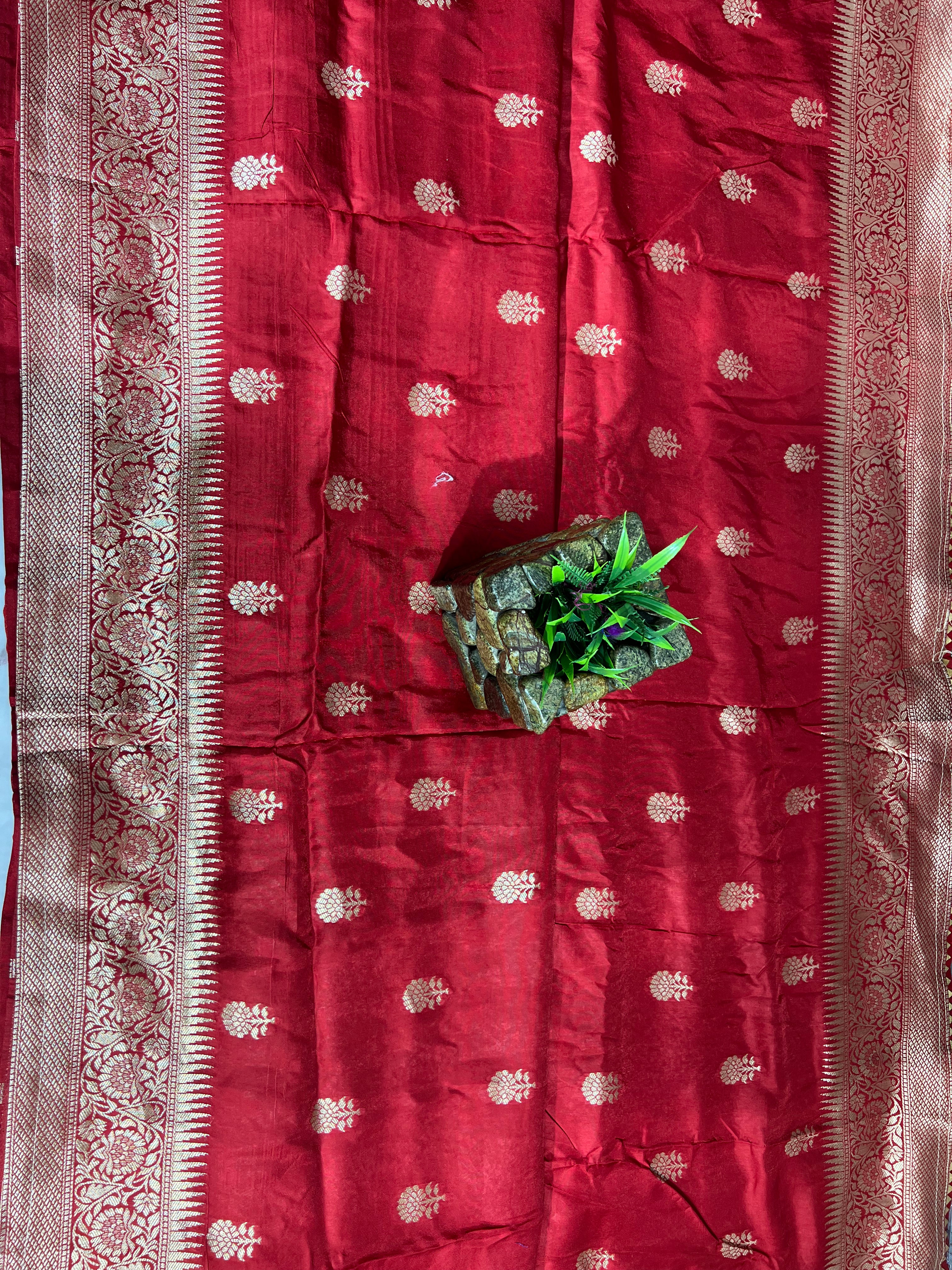 Red Small Buti Pure Viscose Dola Floral Print Saree with Rich Pallu and Resham V Wing - Anita Jain Fashions