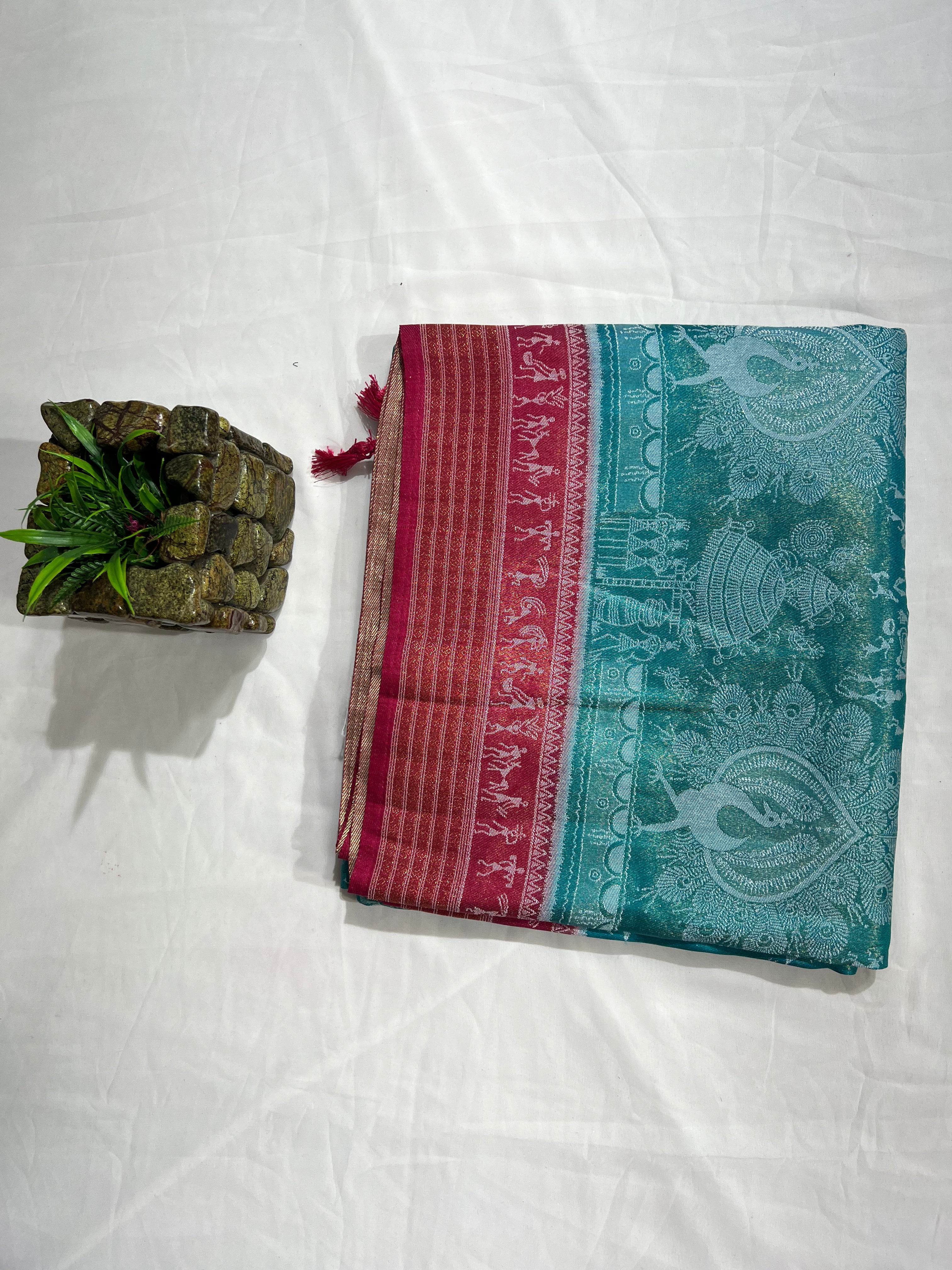 Beautiful Pattu Silk Saree with Full V Wing & Printed Pallu